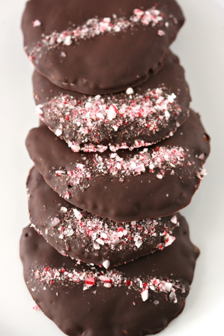 Chocolate Peppermint Crunch Cookies - Amandeleine