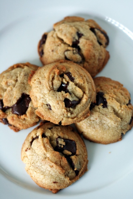 Browned Butter Toasted Coconut Chocolate Chip Cookies - Amandeleine