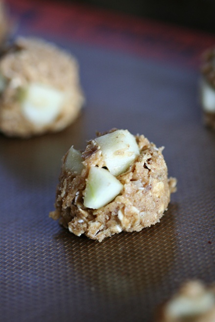 Apple Walnut Oatmeal Cookies  |  Amandeleine